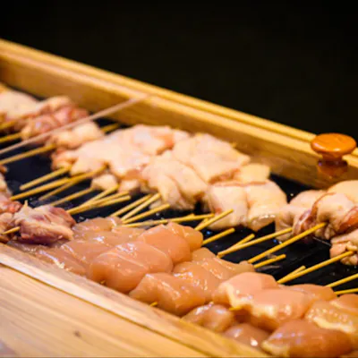 “鶏”にこだわった豊富な一品料理