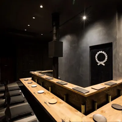 黒を基調とした店内
