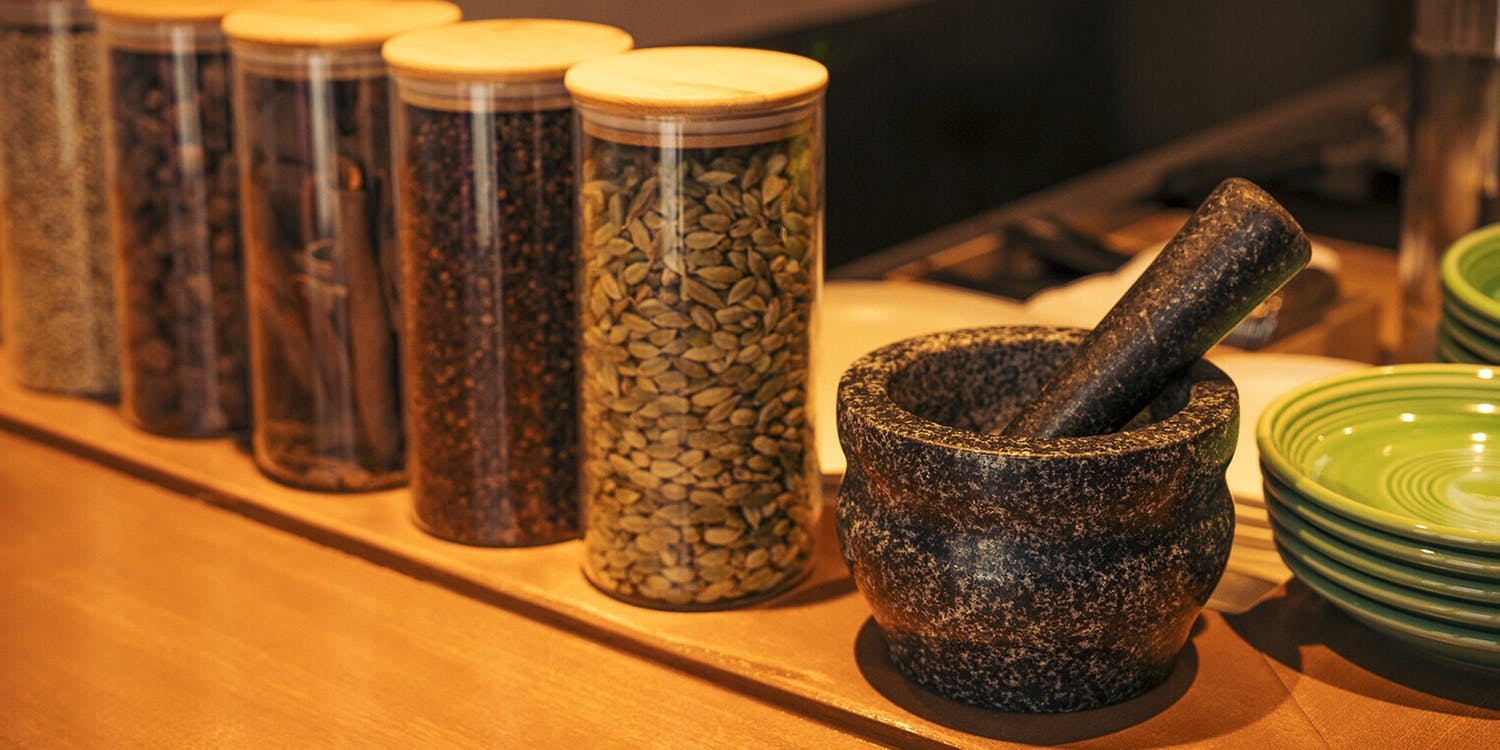 MOMO Stand Tokyo（モモ スタンド トーキョー）