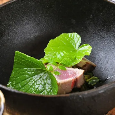 みずみずしい季節の魚をサッと炙った「鰹」