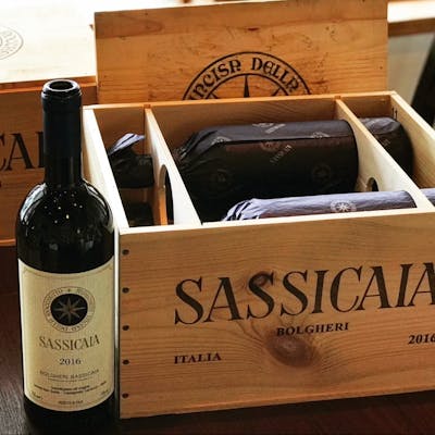 ワインの品揃えは常時500本以上