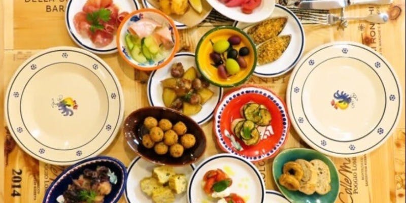 郷土料理前菜13種＋自家製バケット、タラッリ＋本日のワイン付きコース