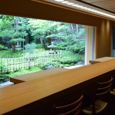 美しい庭園と洗練された数寄屋建築