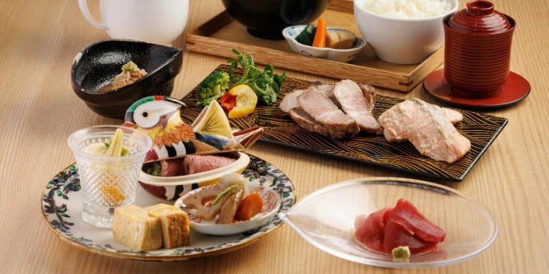 【懐石酒宴】目で愛で身体喜ぶ酩酊の日本懐石13品｜季節の彩色八寸・朝獲れ鮮魚＋飲み放題（2時間）