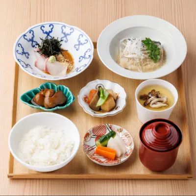 ランチタイムには“完全栄養食ランチ”を提供