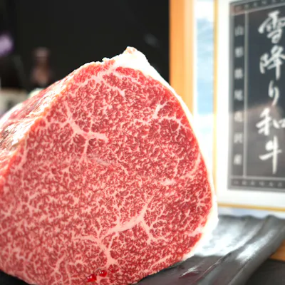 「山形雪降り黒毛和牛」を堪能。一頭買いによる豊富な部位