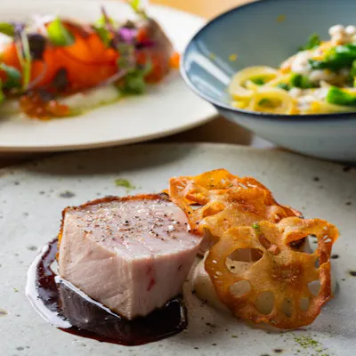 約10種類の前菜やパスタ、魚・肉のメイン料理、ドルチェまで