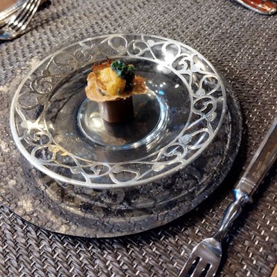 正統派フランス料理に基づいたコース料理です