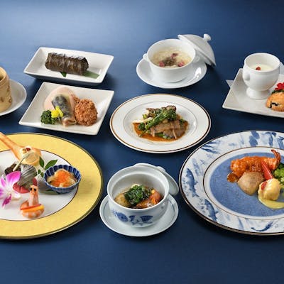 季節の食材に彩られた数々の料理をご提供いたします。