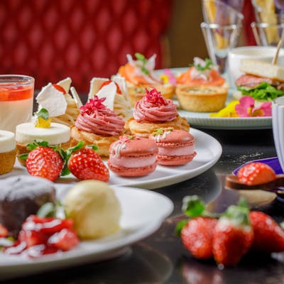 苺をテーマにしたグランバッハ銀座ならではのスイーツ