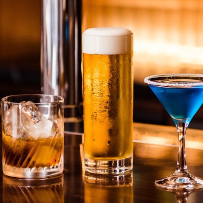 洗練された空間で至高のバータイムを