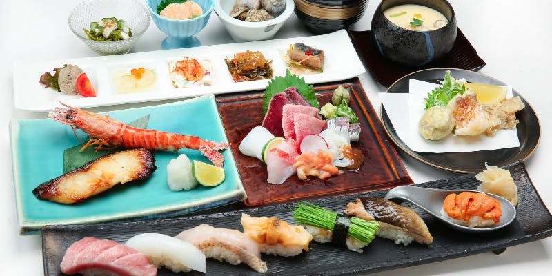 【旬のお料理コース】先付・前菜5点盛り・造り6点盛り・焼き物2種盛り・にぎり6貫など 