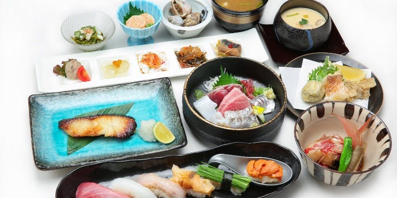 【旬のお料理コース】先付・前菜5点盛り・造り6点盛り・おまかせにぎり6貫など 