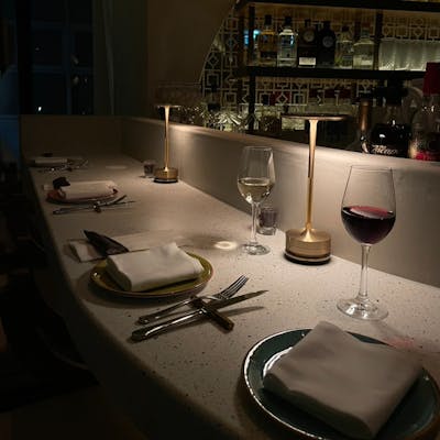 NY・メキシコ産の豊富なワインや現地で人気のカクテルを堪能