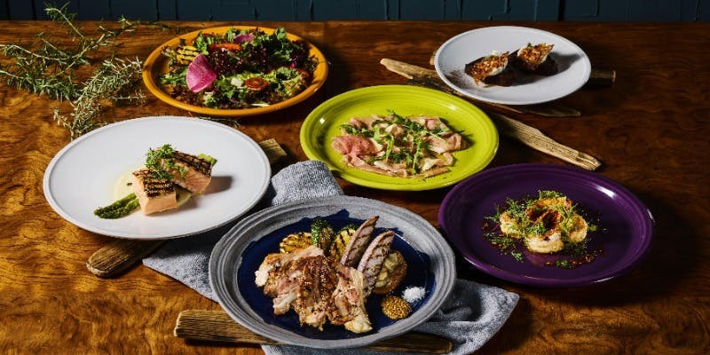 �O���t�B�b�N�O�����A���h�o�[�iGraphic Grill & Bar�j