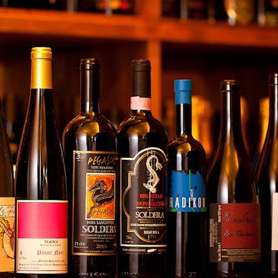 世界各国の優れたワインをシェフが厳選して揃えています
