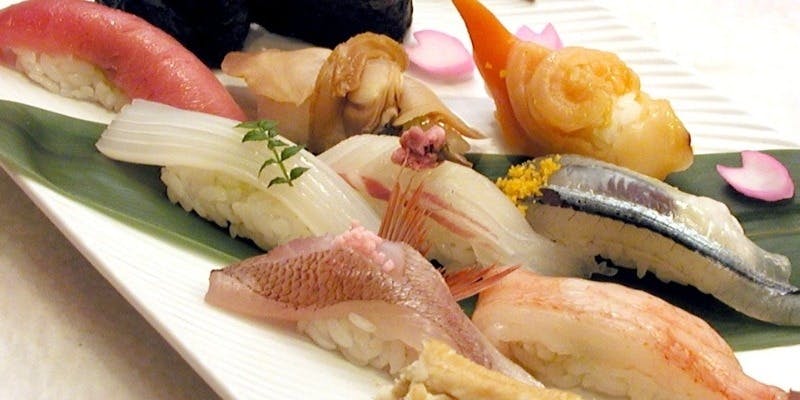 【桜木】新鮮な食材や握り鮨など旬を愉しむ＋選べる乾杯酒
