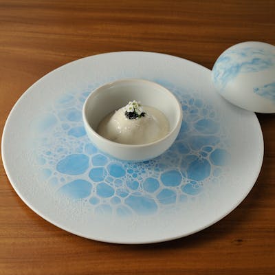 洋食器だけでなく器には有田焼や美濃焼を使用