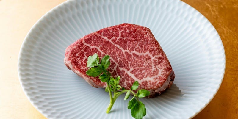 【旬の厳選！】希少部位「黒毛和牛フィレ＆サーロイン」と茹でズワイ蟹のコース