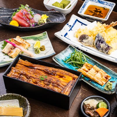 昼も夜も。季節の食材をふんだんに。色彩豊かな会席コース