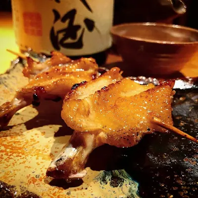丁寧に串打ちする焼鳥と旬の野菜焼をご用意
