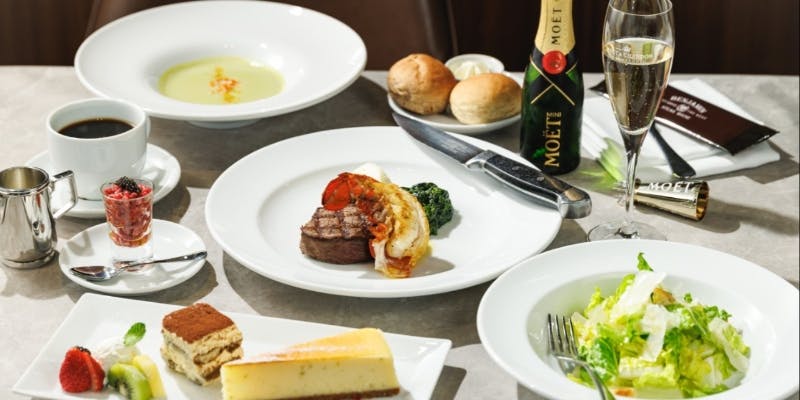 乾杯ミニモエボトル200ml付 ！キャビア、グリルロブスターテール、フィレミニョンステーキ120g など全6品