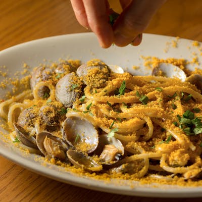 「自慢の大あさりとサルデーニャ産カラスミのアーリオオーリオ〇」