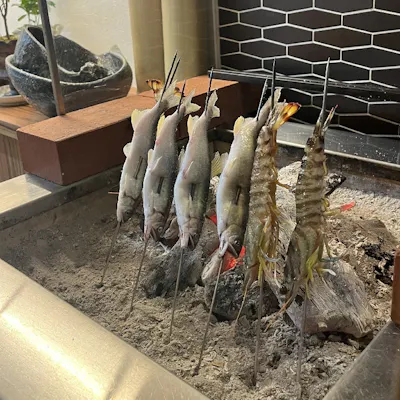魚本来の旨味を感じられる原始焼きでお魚をご提供