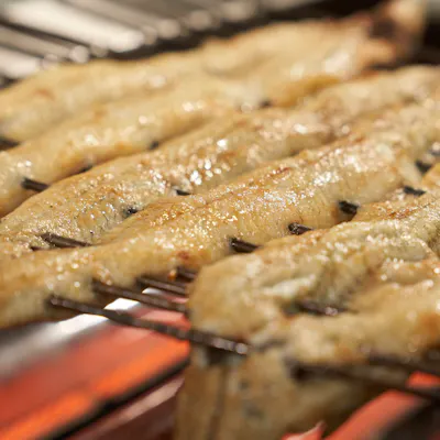 蒸さずに焼き上げる“地焼き”