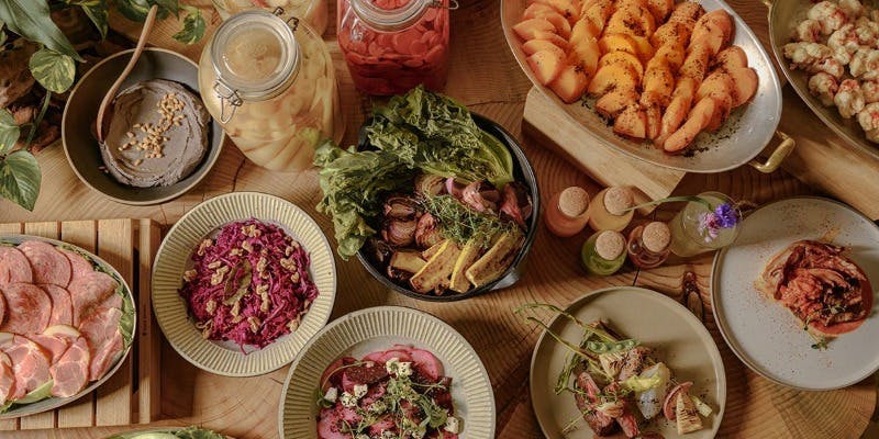 サンデーブランチブッフェ｜発酵と京都食材の選べるメインとデザート