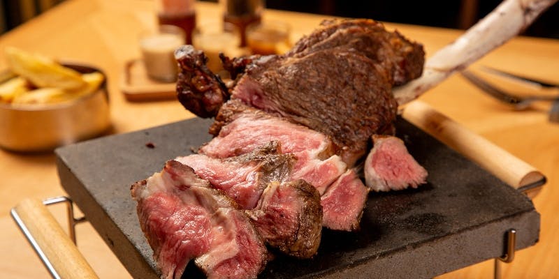 【トマホークコース】豪快な骨付きステーキ・牛タルタルなど肉料理全8皿