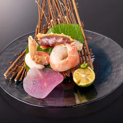 四季折々の恵みを携えた逸品料理をご堪能ください。