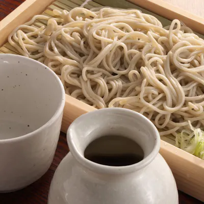 季節に合わせて変える国産そば粉と蕎麦の太さ