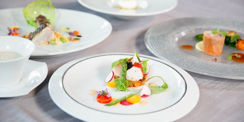 【フルコース】旬食材を使用した前菜、黒毛和牛ロースのメインなど全5品