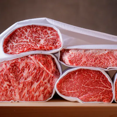 目利きのある精肉店厳選の神戸牛を様々な料理で味わう