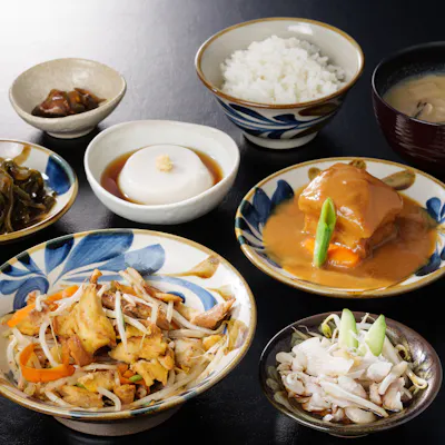 沖縄の名店から本州唯一の暖簾分け〇本格的な沖縄料理に舌鼓