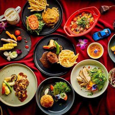 ランチ、ディナー共に愉しめる厳選食材を使用したコースをぜひ