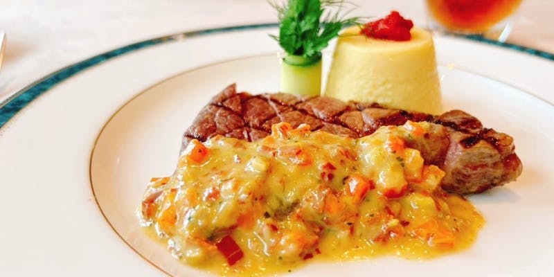 【お昼のコース】オードブル、スープ、メインは お肉料理、デザートなど全4品 食後のドリンク付