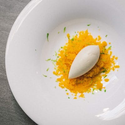 素材の味を引き出す、素朴でストレートな仕立て