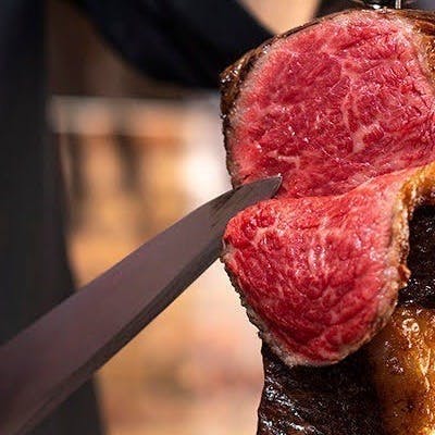 不動の人気NO.1厳選牛イチボ食べ放題!目の前切り分け提供!