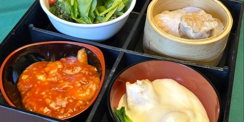 【平日限定／中華 満福ランチ】選べるメインにサラダ・2種点心・デザート・コーヒー付