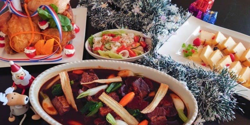 【12・1月 ウィークデーランチブッフェ】ローストチキンや牛肉の煮込み、クリスマスメニューも