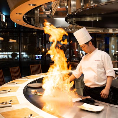 厳選された食材を目の前で調理