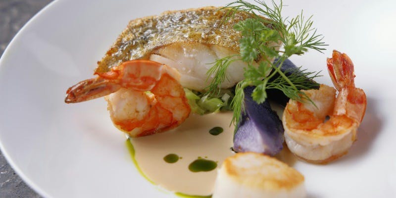 「2026 5品コース：ツール・ド・フランス 」前菜2品＆選べるメイン、スープ・デザート