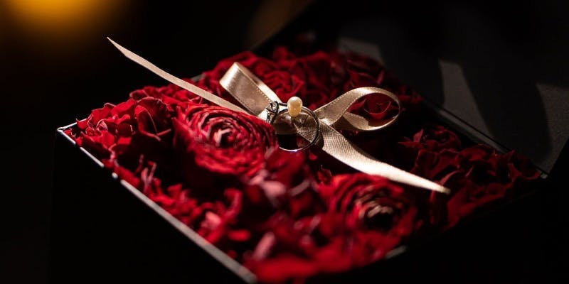 【THE VILLASプロポーズプラン】 180度海が見渡せるレストランで思い出に残るプロポーズを