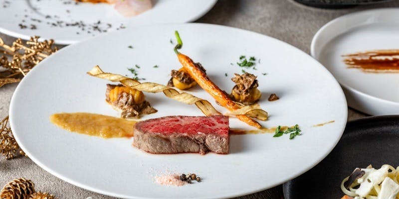 【Xmas2025】厳選牛ロースや長崎産旬魚など地場食材を味わうクリスマスランチコース全5品