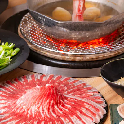 炭火にこだわる、絶品のしゃぶしゃぶ