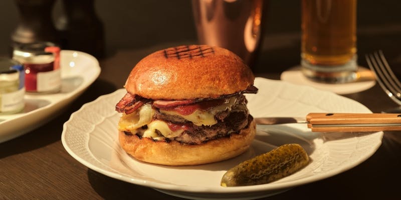 【平日限定】バーガーやビーフシチューなど選べるメインのカジュアルランチ全3品