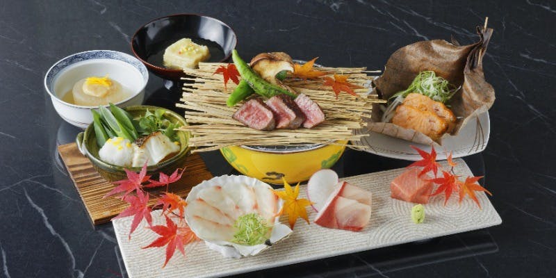 【年末年始の特別おまかせコース】A5黒毛和牛藁焼き、海鮮朴葉焼き、小鍋など全9品＋乾杯スパークリング