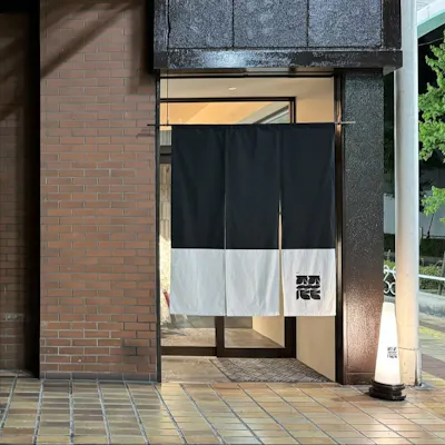 シックで落ち着いた雰囲気のレストラン